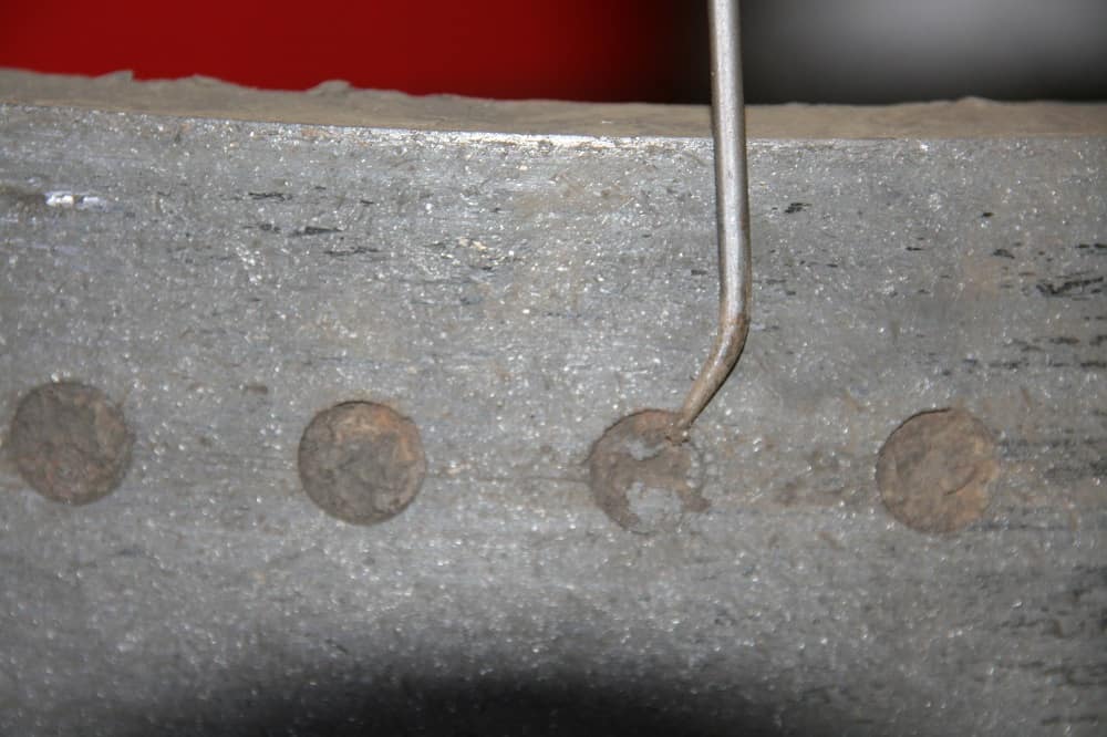 Here you can see the compressed brake dust just below the level of the brake lining.