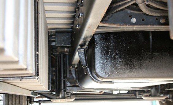 This shows the chassis before and after the underseal was applied.