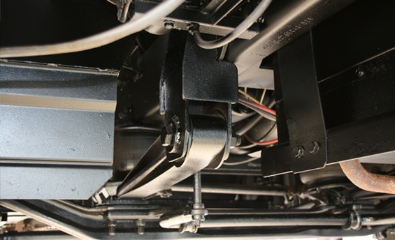 This shows the chassis before and after the underseal was applied.