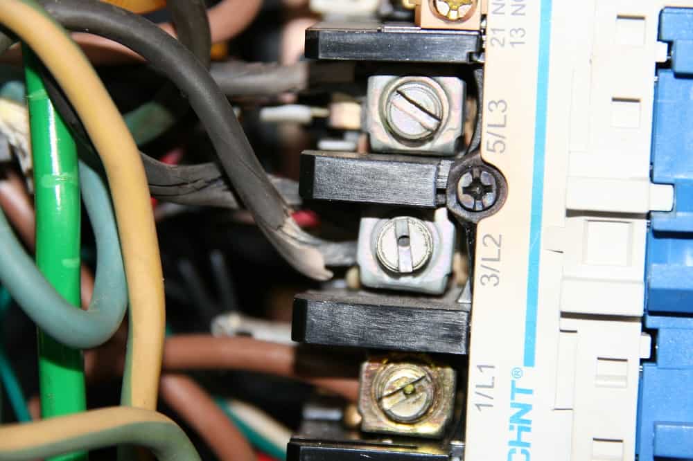 The incorrect cable has been fitted into the connector of a contractor that is not the cable carrying the ampage.